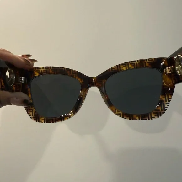New Fendi Roma Shell Brown Sunglasses Sunglasses display picture 2